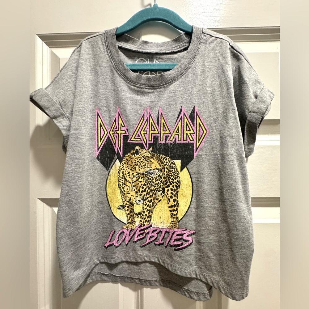 CHASER NWOT SZ 6 Def Leppard Gray Graphic T-Shirt with rolled short sleeves - Picture 2 of 5